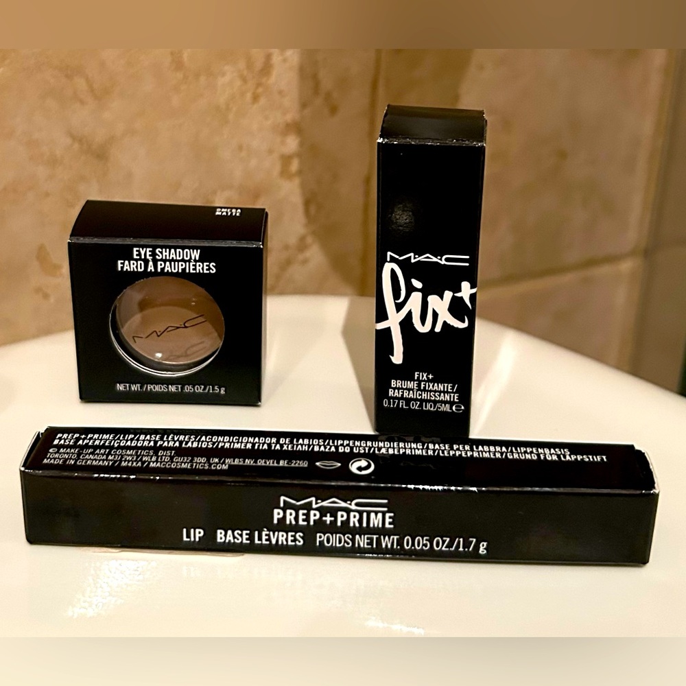 MAC COSMETIC BUNDLE / NEW IN BOX